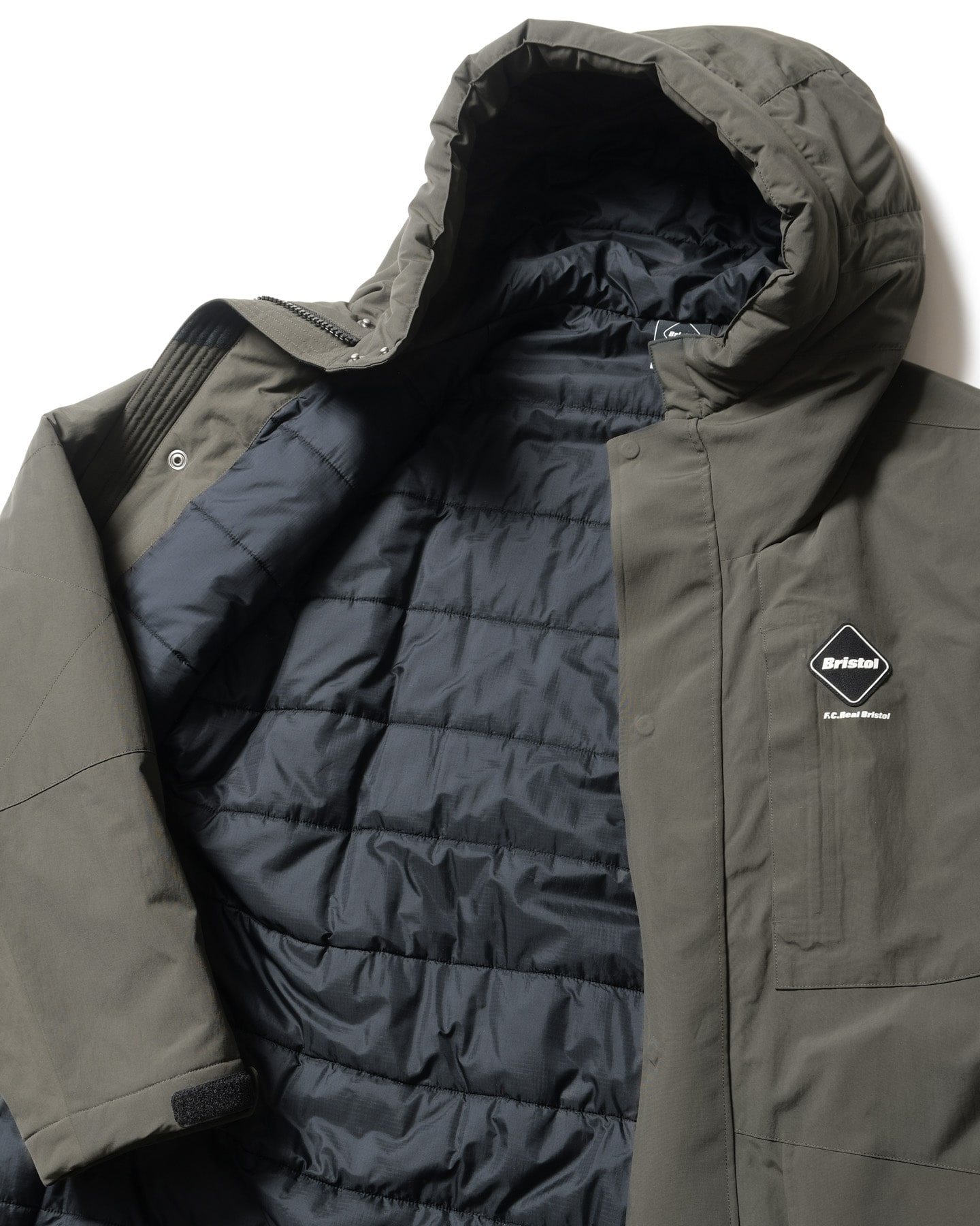 SOPH. | PADDED BENCH COAT(M KHAKI):