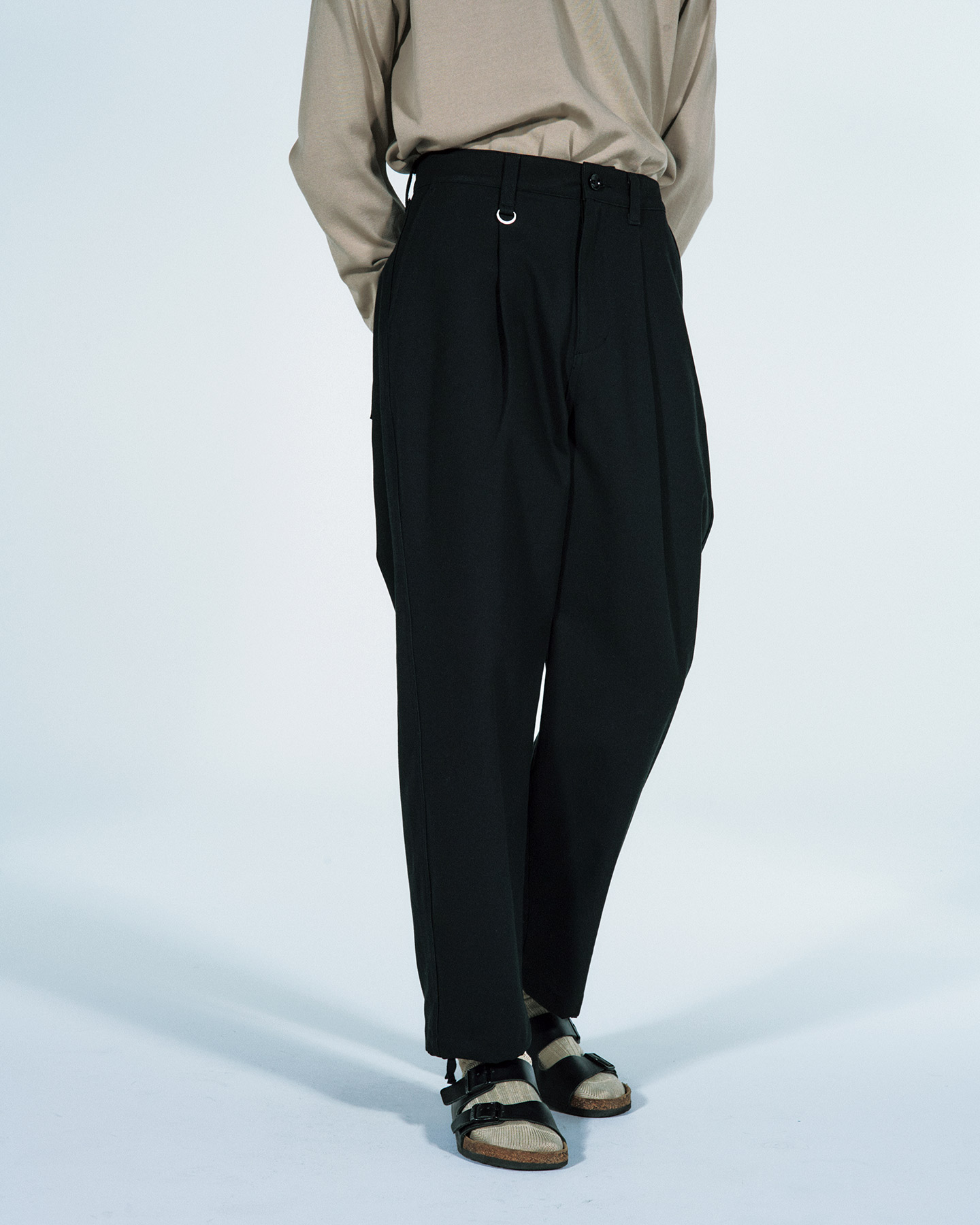 SOPH. | HIGH TWISTED WASHER COTTON SERGE 1TUCK WIDE TAPERED PANTS 