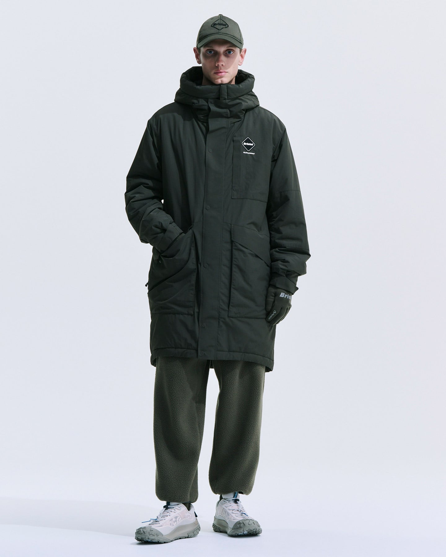 SOPH. | PADDED BENCH COAT(M KHAKI):