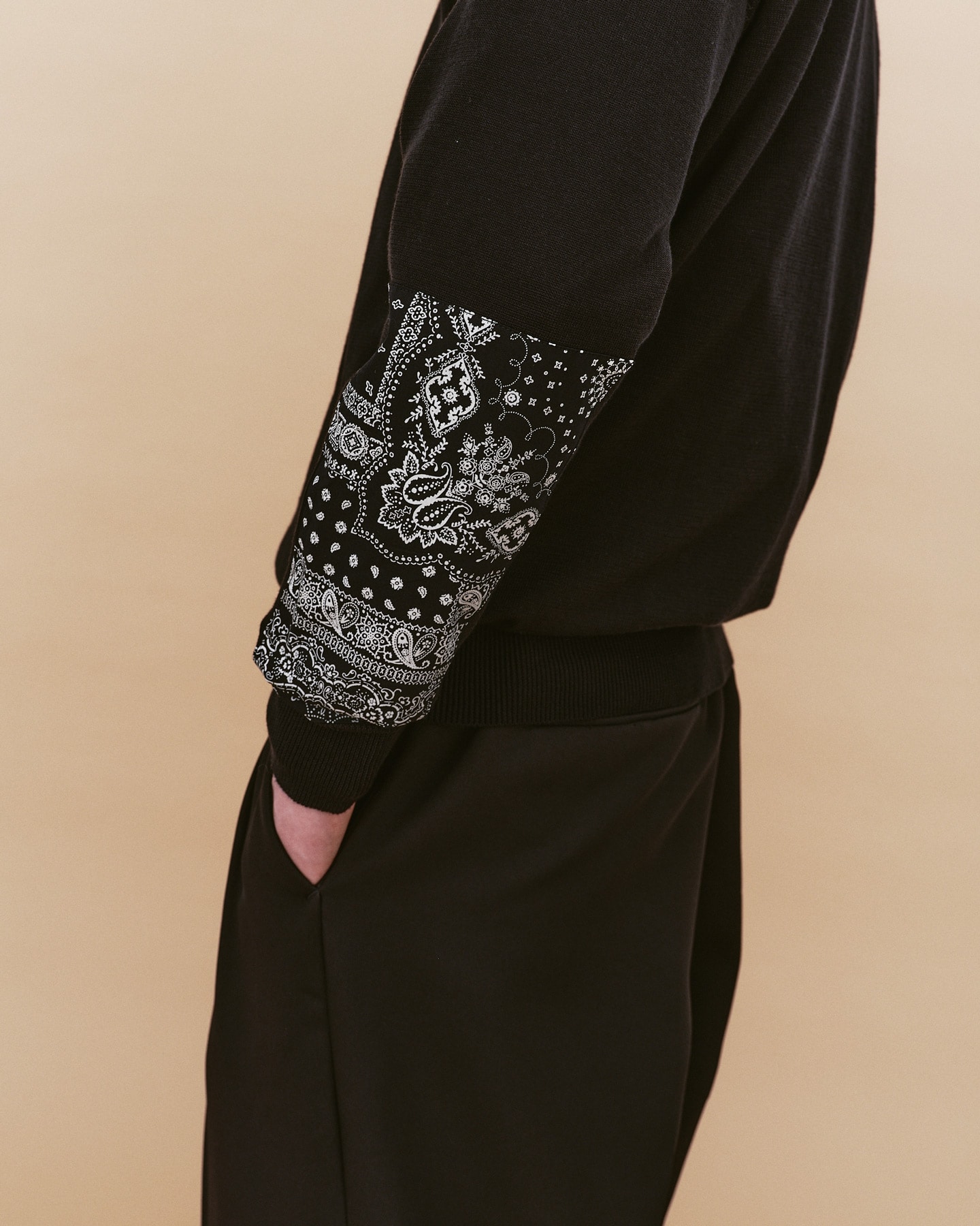 SOPH. | BANDANA SLEEVE PATCHED CREWNECK KNIT(M BLACK):